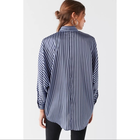 UO Sunny Day Satin Button-Down Top - Picture 3 of 6